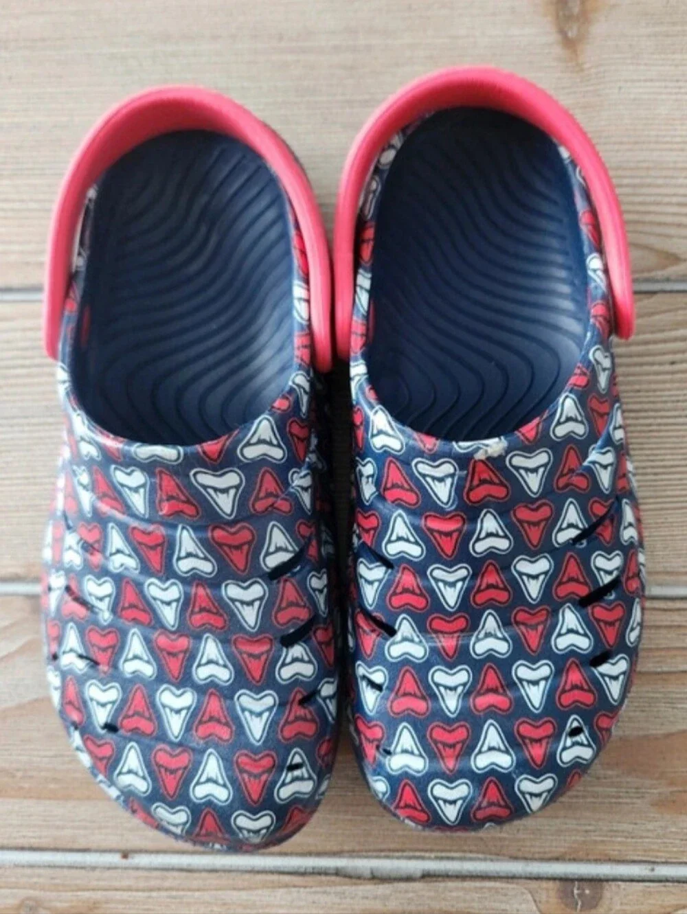 Kids Slip-On Clog Shoes in Navy, Red & White Shark Week Theme Size Kids 13